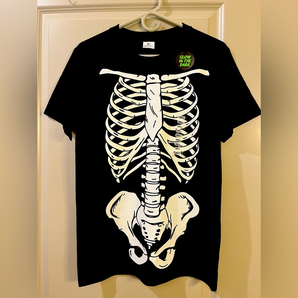 New Skeleton glow in the dark black T-shirt